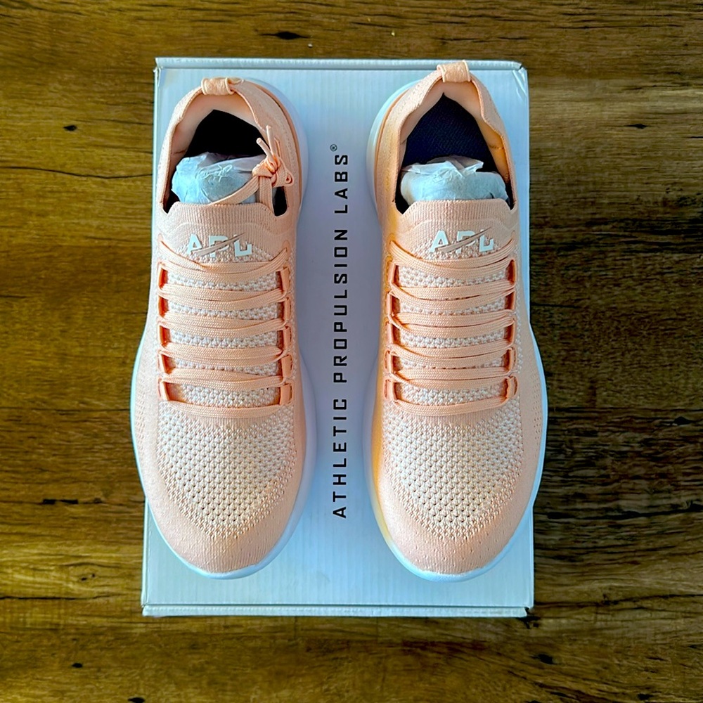 Unworn APL Techloom Breeze Sneakers NWT women’s 9.5 men’s 8